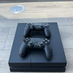 Original PS4 - 2 Controllers & 10 Games (Excellent Condition)