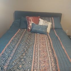 Full Size Bed Mattress, Sheets Comforter, Pillows 