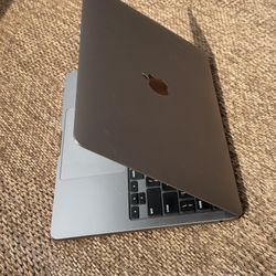 MacBook Pro 16″ (2.6 GHz 6-core i7, 16 GB RAM) — Excellent condition