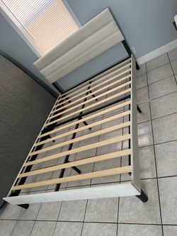 Vendo cama queen 90$