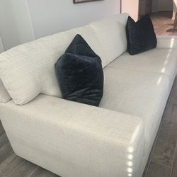 Gorgeous   New Modern Sofa! 