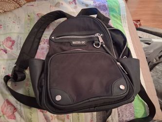 Women girls hand bag steve madden nice backpack like new!!