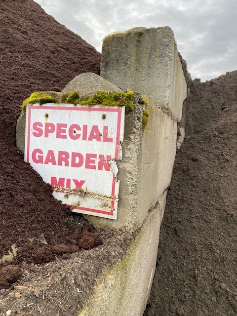 1 Yard Special Garden Mix Topsoil - Free Delivery In Everett!