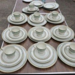 45 Pieces Mikasa Dinnerware Set