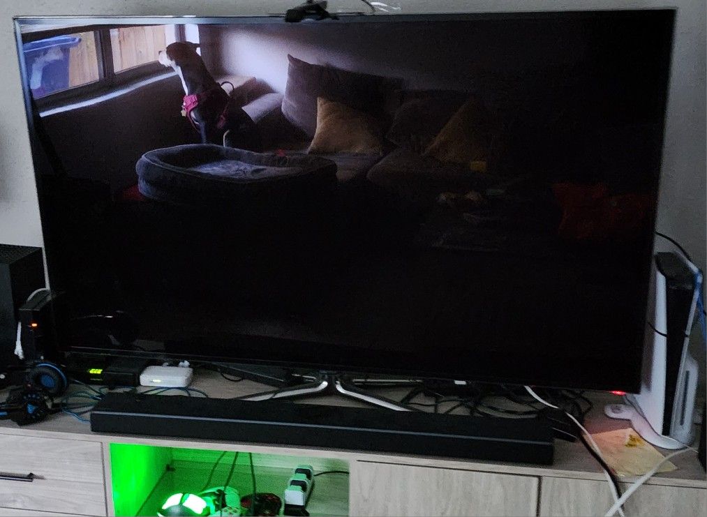 65 Inch Samsung Tv w/ swivel