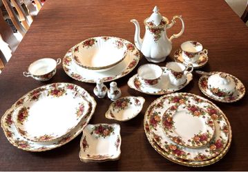 Royal Albert Old Country Roses Bone China – Platters, Serving Pieces & Extras – Mint Condition