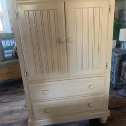 Excellent Condition Armoire/TV Piece