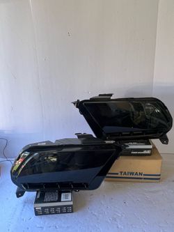 Ford Mustang 2010-2012 headlights