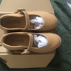 Journee Collection Zarynn Mary Jane Treaded Outsole Platform Pumps, Cognac 7.5 US Womens (with Box)