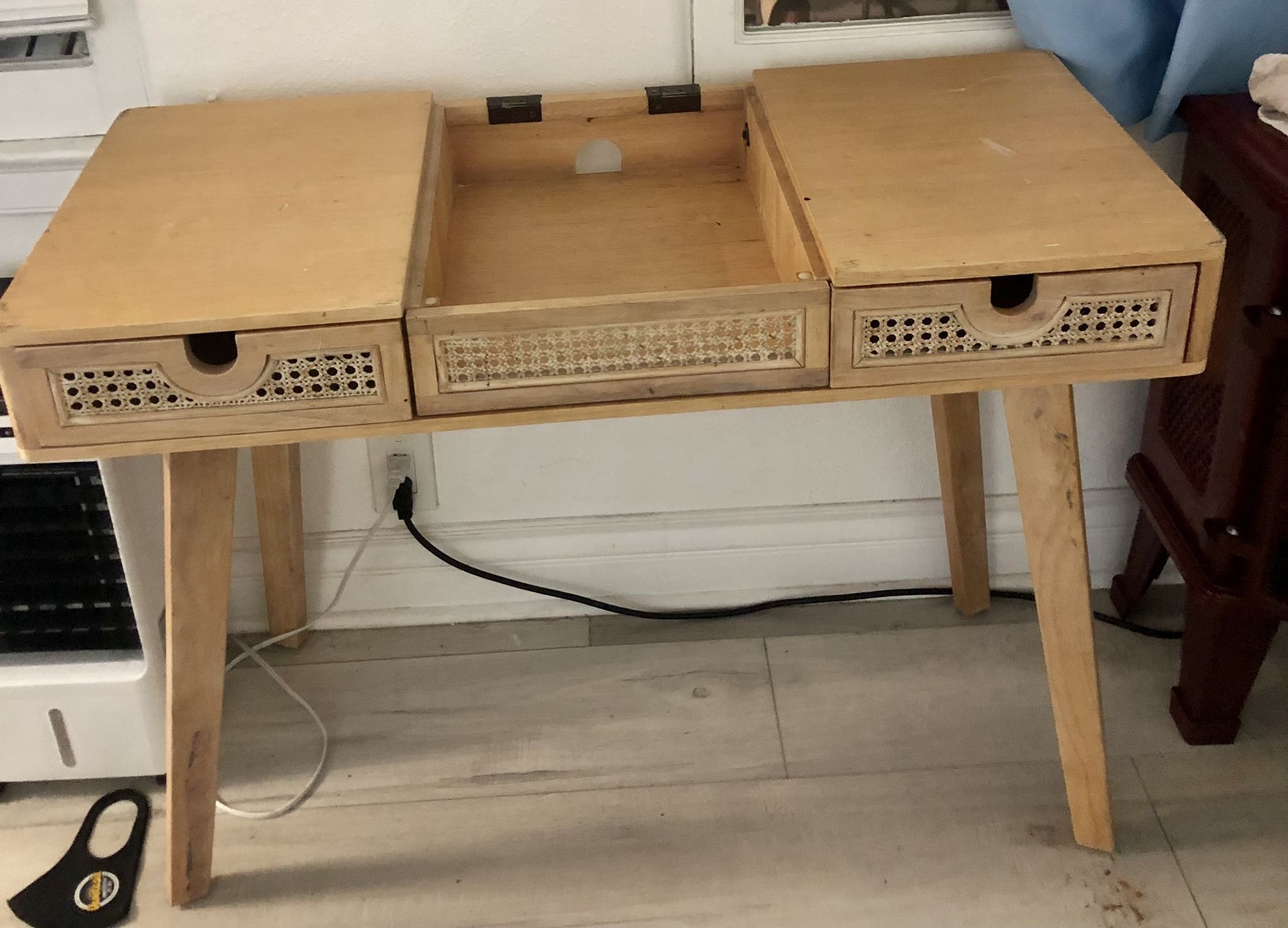 Brown Wooden Desk With 2 Pullout Drawers