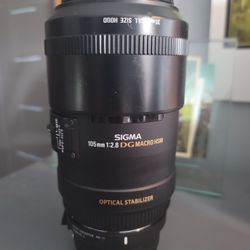 Sigma 105mm f/2.8 Macro