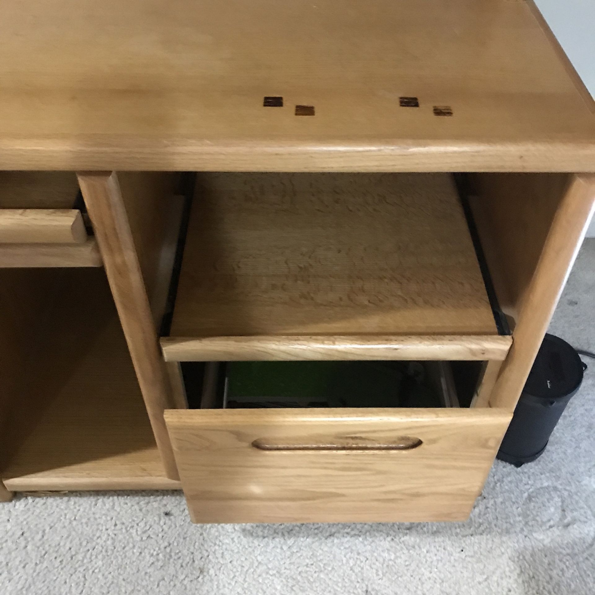 Computer Desk, Can Be Used For Virtual School Lessons , Working From Home, It Has A Top Cabinets, A Draw, another Pull Out Desk, Local Curbside Picku