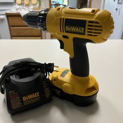 DeWalt 18v Cordless Drill. W/Charger