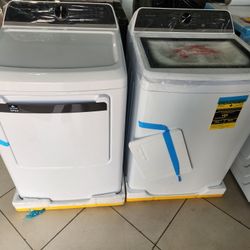 Frigidayre Washer And Gas Dryer 