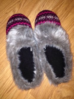Brand new slippers size 7/8