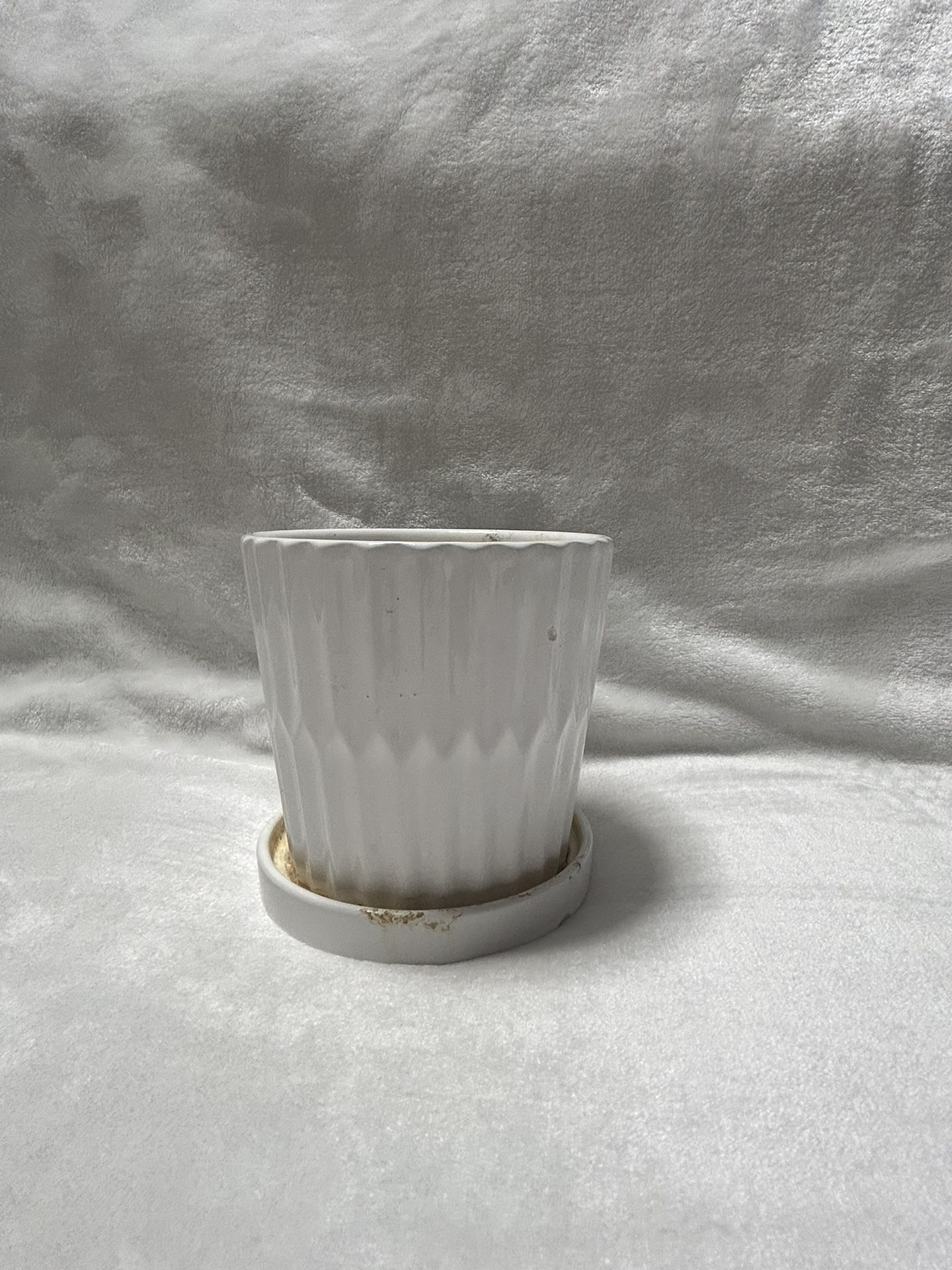 B Small 5 inch ceramic white planter pot with drainage saucer