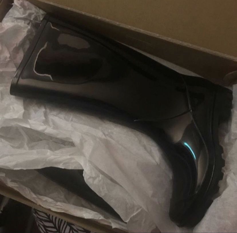 Brand New Arizona Women’s Rain Boots 👢