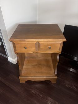 Wooden End table/ Nightstand