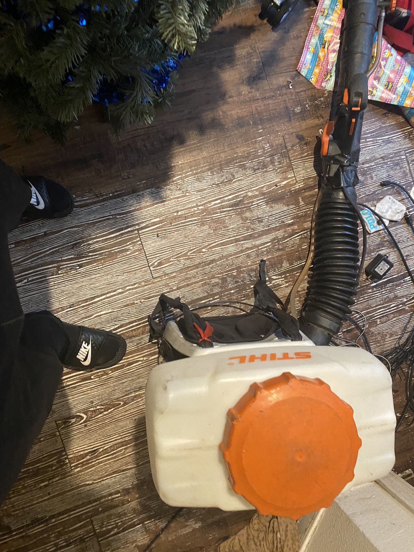 STIHL ProfessionalGrade Disinfectant Backpack Sprayer / Fogger — 3.7Gallon Capacity, Model SR