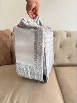 Baby delight snuggle portable infant lounger