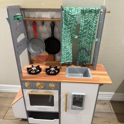 Kidkraft play kitchen 