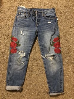 Levi’s 501 tapered rose embroidered cropped jeans size W24/L26