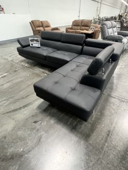 SECTIONAL SOFA 
