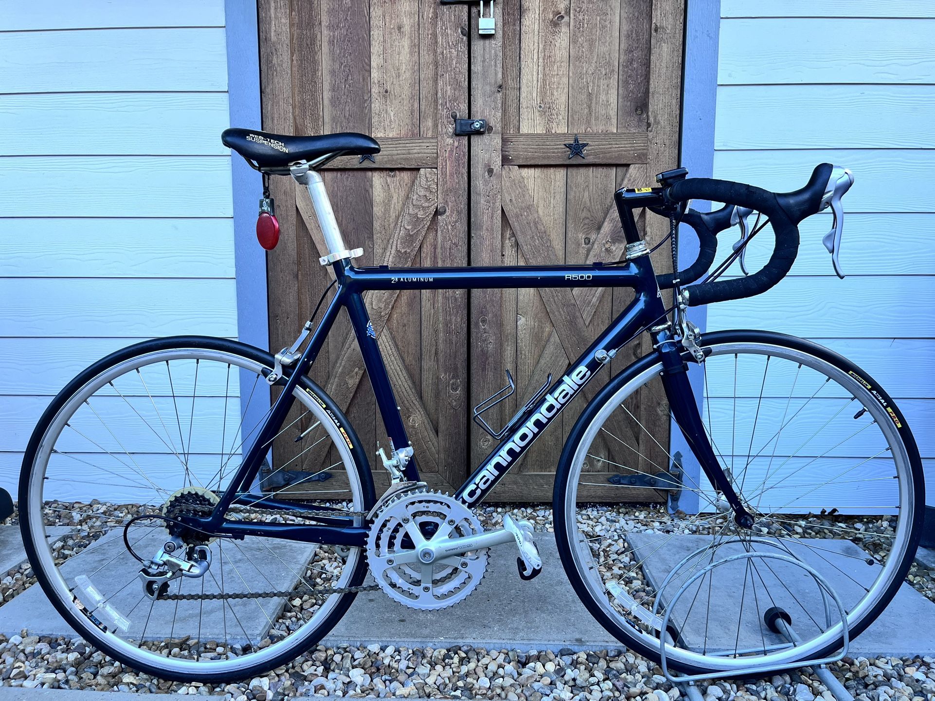 Beautiful Cannondale R500 Road Bike