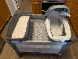 Pack'n'Play with Changing Table and Bassinet
