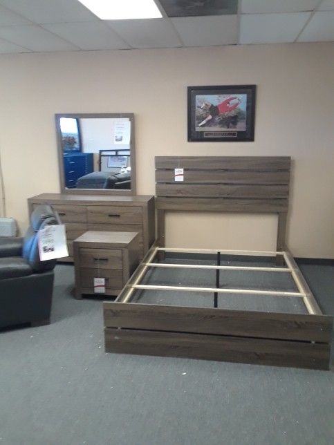 Four Piece Queen Bedroom Set With Queen Bed Frame Dresser Mirror And I Stand On Sale Now Don't Miss