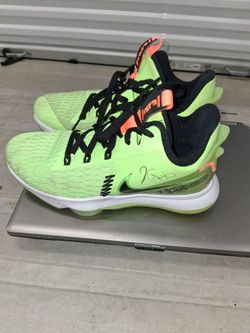 Mens Nike LeBron James Witness 5 White Sneakers Size 8.   $15....cash....