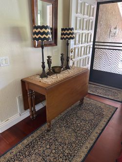 Mahogany 19th century drop leaf dining table