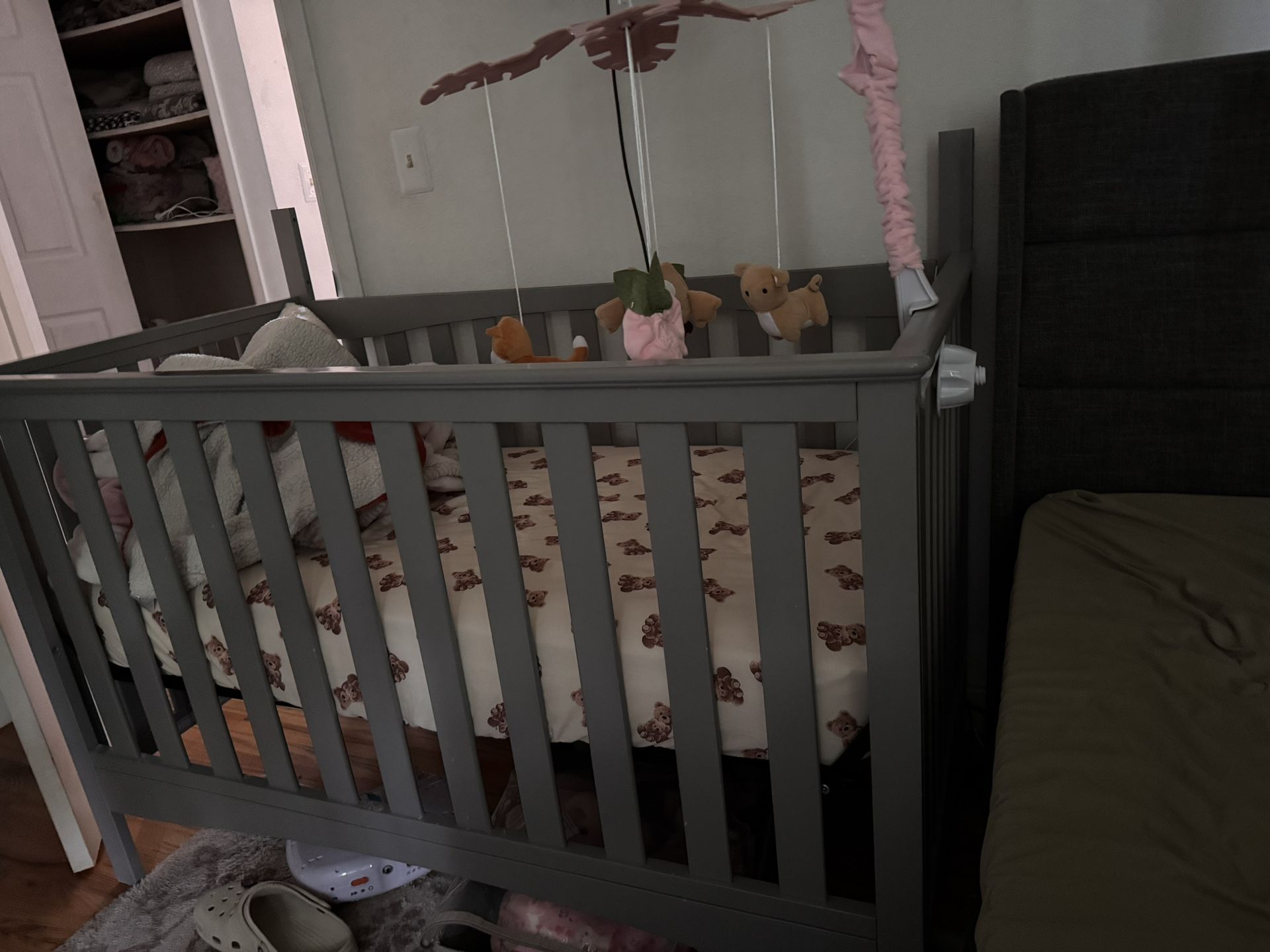 Gray Baby Crib w/ Mattress