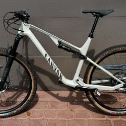 2022 Canyon lux Trail CF7 Large Frame. 