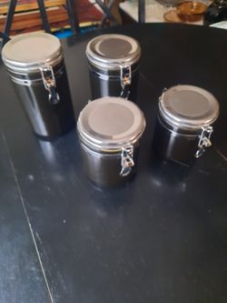 Food canisters