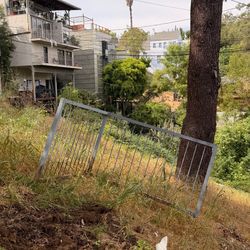 Free metal railing