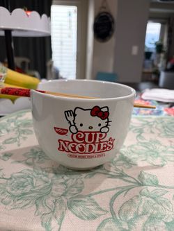Hello kitty ramen noddle bowl
