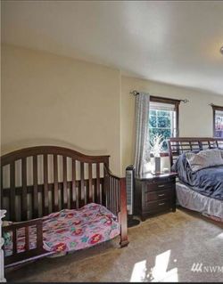 4 in 1 crib. Converts to toddler bed