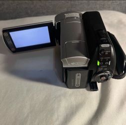 Sony Handycam DCR-SR45 Handheld 30GB HDD Camcorder For Parts! Screen does not work charger not included ! $40 obo