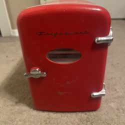6 can mini fridge