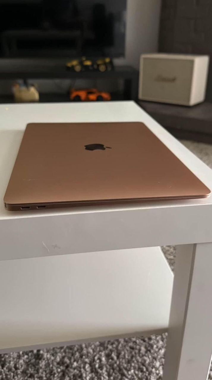 Apple MacBook 2022