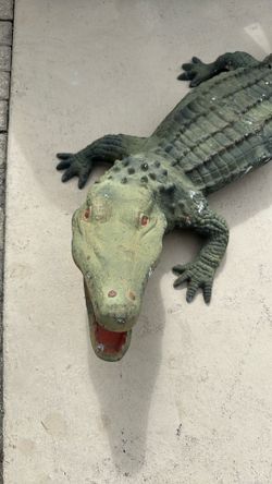 Gator Lawn Statue