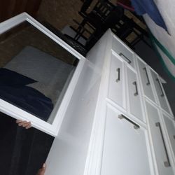 Dresser With Mirror 