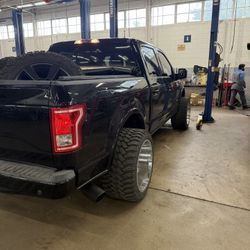 33x14.50x22 Rims And Tires 