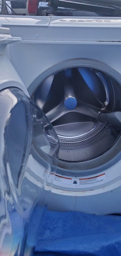 SALE!!Bosch 24 Inch Washer Dryer Set Like New