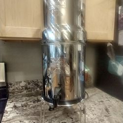Big Berkey 2.25 gallon with 2 filters including stand