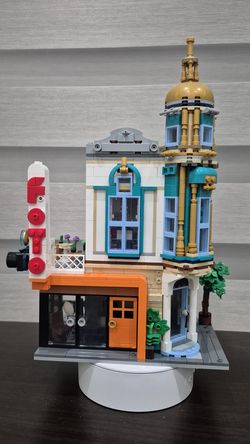 Custom LEGO Modular Corner Tower – One-of-a-Kind MOC Building w/ Minifigures