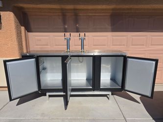 Everest Refrigeration EBD4-24 89 1/4" Kegerator Beer Dispenser w/ (4) Keg Capacity - (2) Columns, Bl