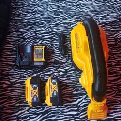 DeWalt 20V MAX Portable Wet/Dry Shop-Vac – ½-Gallon Capacity (Includes 2 Batteries)

