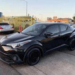 2019 Toyota C-HR XLE XLE 4dr Crossover Price $17,000 Mileage 95,198